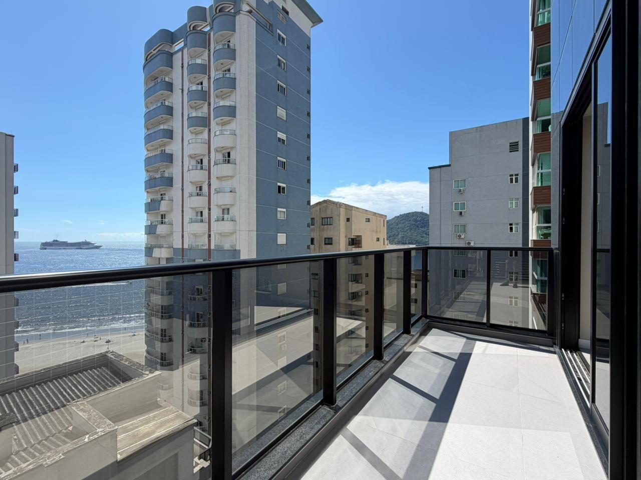 Apartamento - 4 dormitórios - 4 Suítes - localizado em Balneário Camboriú / Centro