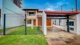 Casa com 03 dormitórios a venda no bairro Desvio Rizzo
