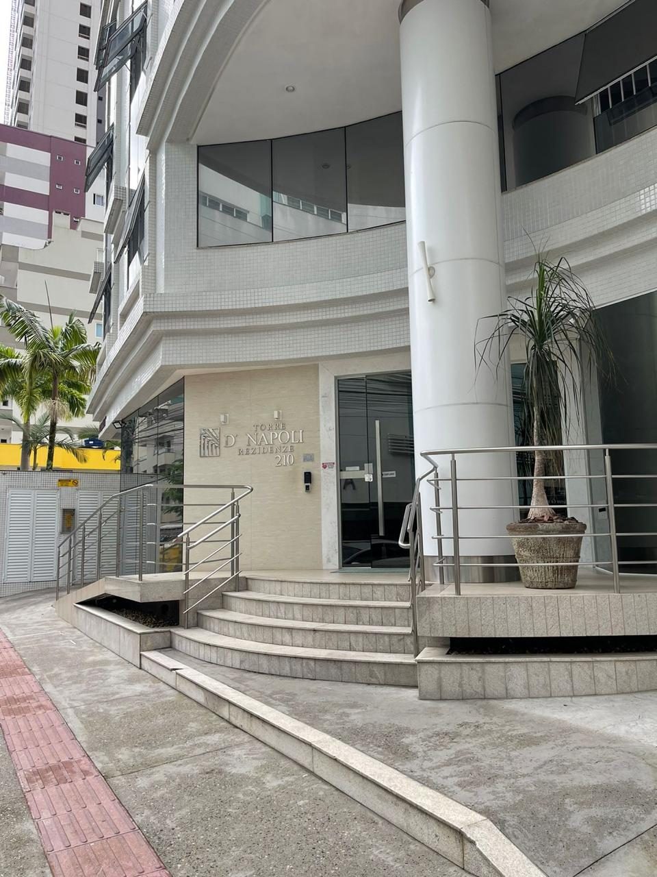 Apartamento - 3 dormitórios - 3 Suítes - localizado em Balneário Camboriú / Centro