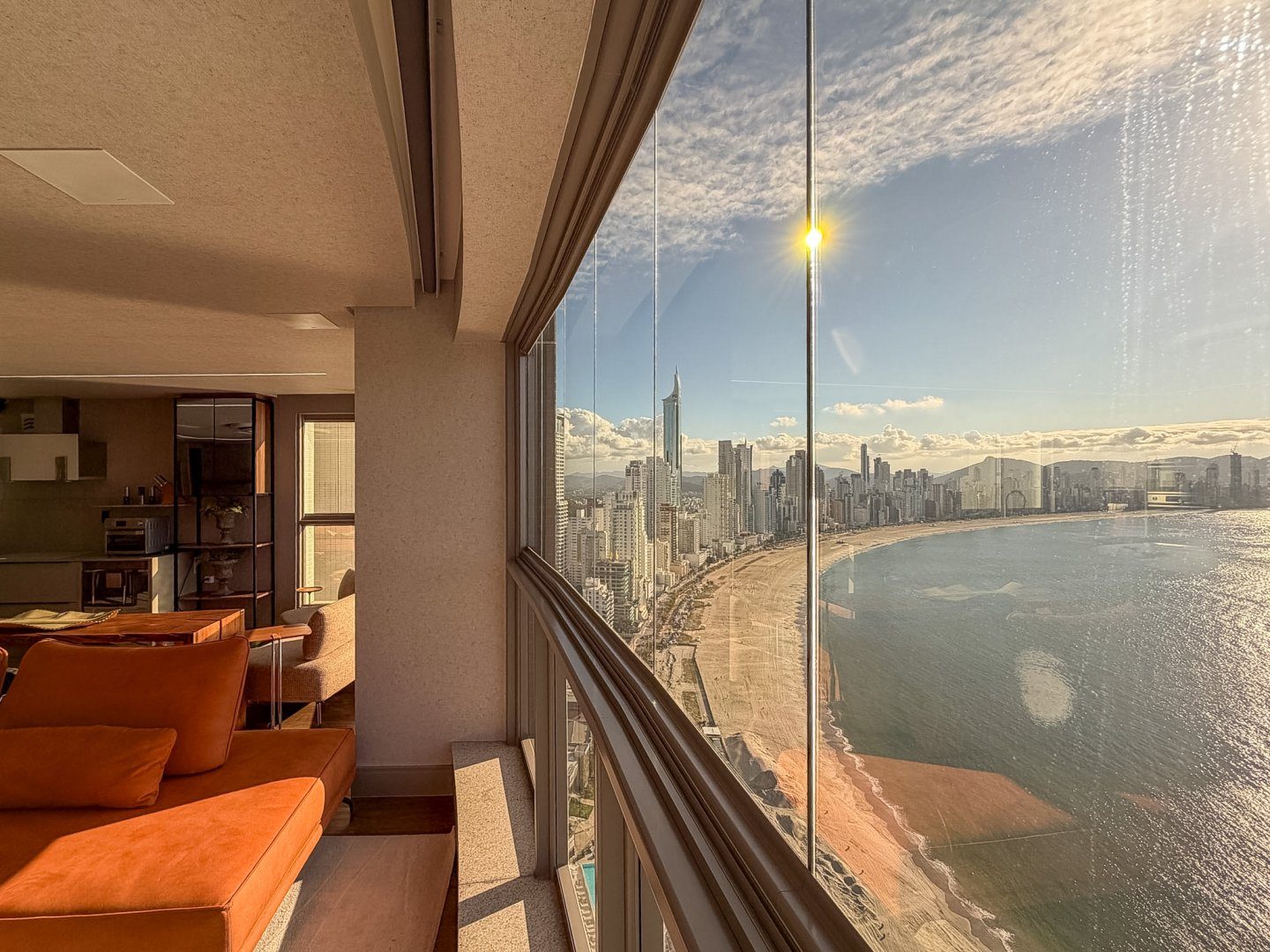 Apartamento mobiliado a venda em andar alto no Baturité Lounge House em Balneário Camboriú