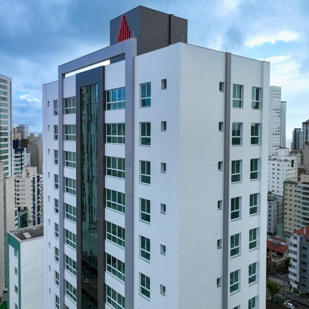 Diferenciado - 4 dormitórios - 2 Suítes - localizado em Balneário Camboriú / Centro