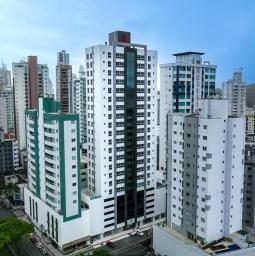 Apartamento com 04 dormitórios a venda no Centro em Balneário Camboriú.