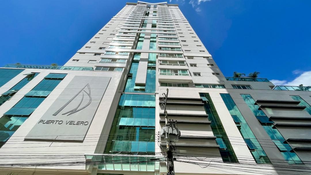 Apartamento mobiliado no Puerto Velero em Balneário Camboriú – Andar alto e pronto para morar com excelente localização