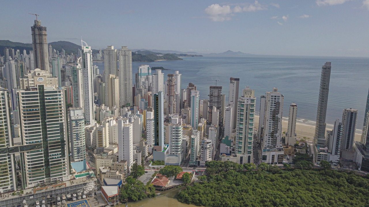 Diferenciado - 4 dormitórios - 4 Suítes - localizado em Balneário Camboriú / Centro